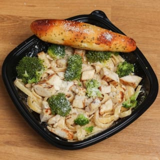 Chicken Alfredo Fettuccine Pasta