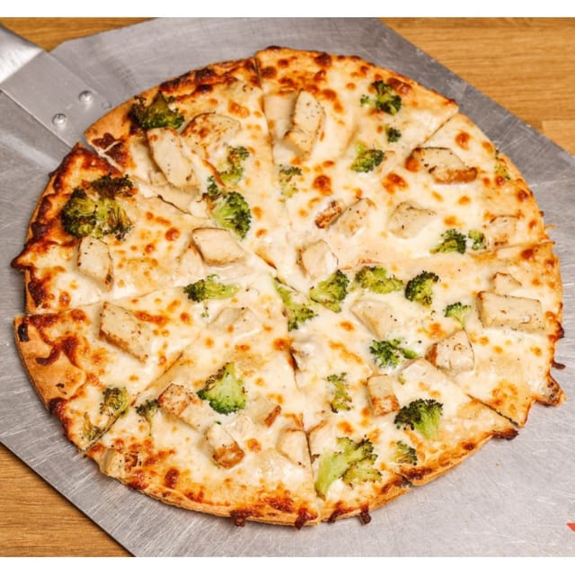 Alfredo Creamy Chicken 10 Inch.
